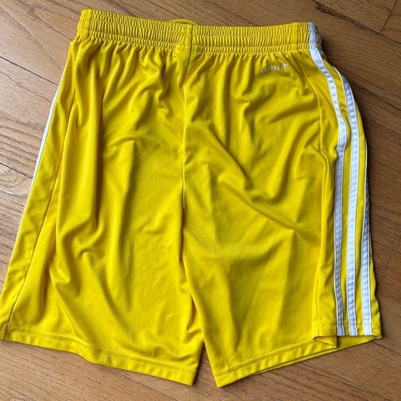 Adidas Youth boys Bright Yellow Sports Shorts size M - Picture 2 of 4